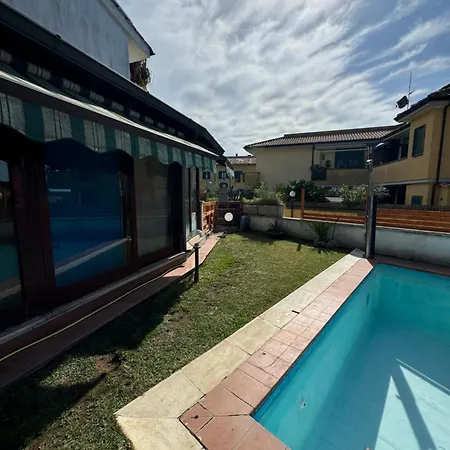 Anteo Con Piscina Willa Anzio